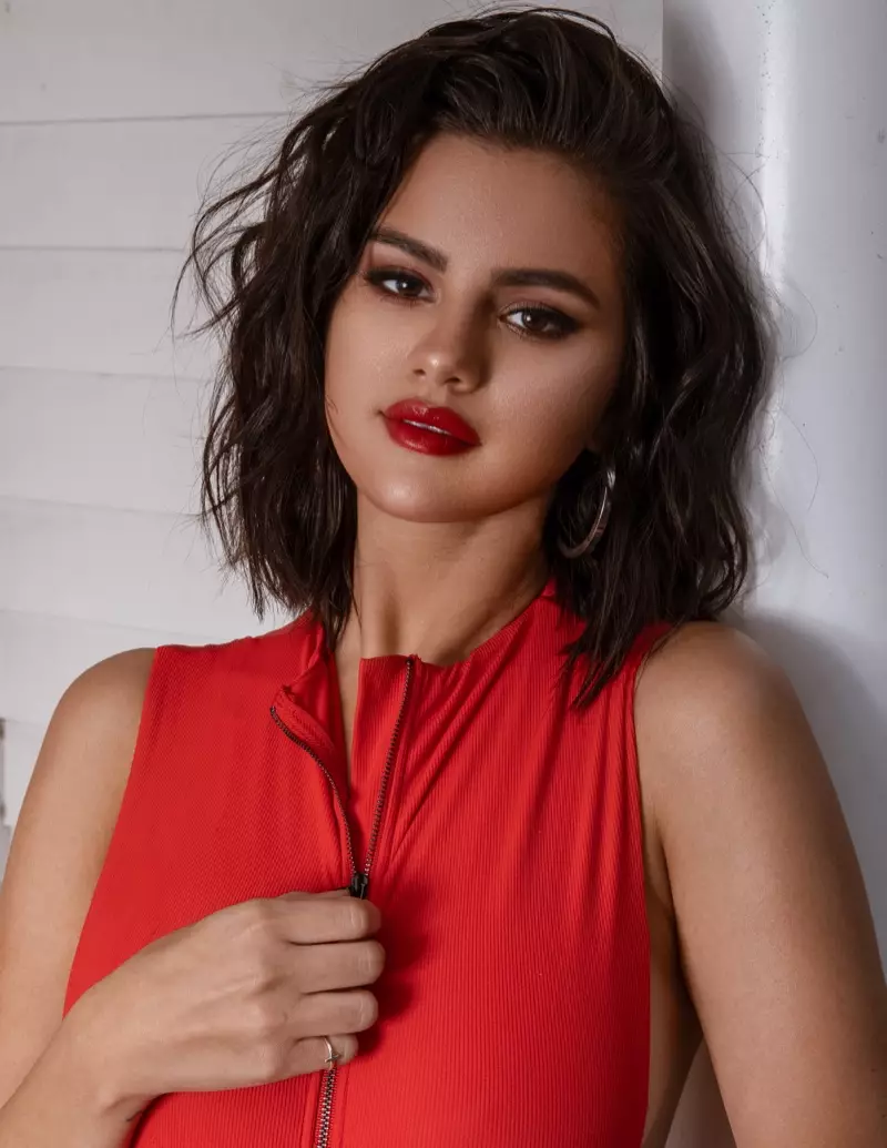 Selena Gomez tauraro a cikin Krahs Swim kamfen