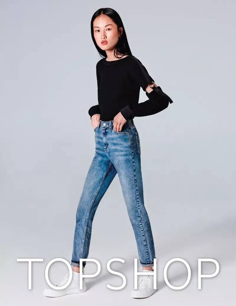 Jing Wen nosí mom jeans v kampani Topshop Jeans jaro-léto 2017
