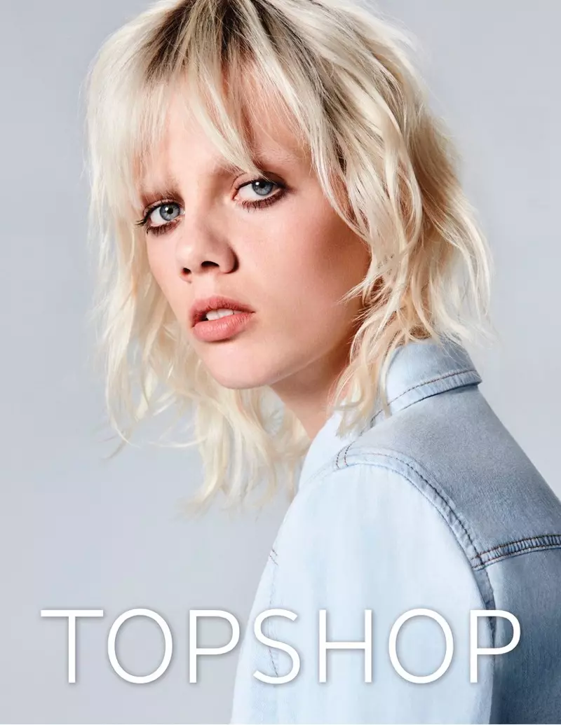 Marjan Jonkman modeluje světlou džínovou košili v kampani Topshop Jeans jaro-léto 2017