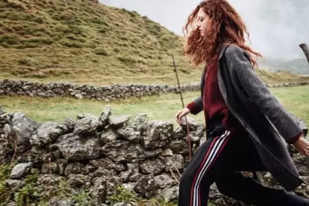 Edie Campbell ug Natalie Westling Nangulo sa Dakong Outdoors para sa Pinakabag-ong Kampanya sa Mango