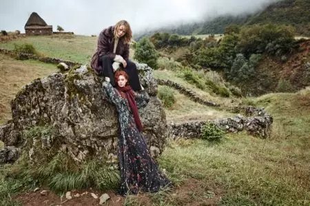 Edie Campbell ۽ Natalie Westling Head to the Great Outdoors for Mango's Latest Campaign