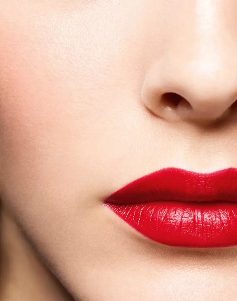 Chanel destaca Rouge Allure - Luminous Intense Lip Color para o feriado de 2019