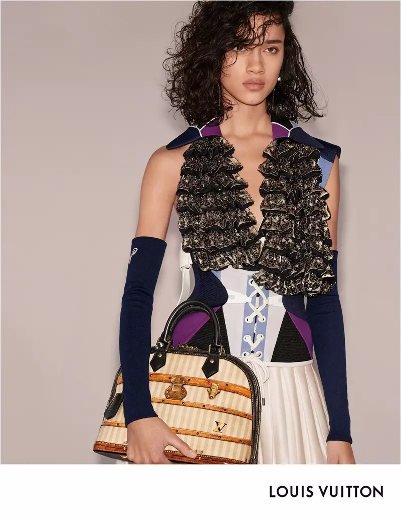 Mara Kasanpawiro Louis Vuitton fall-winter 2018 અભિયાનમાં દેખાય છે