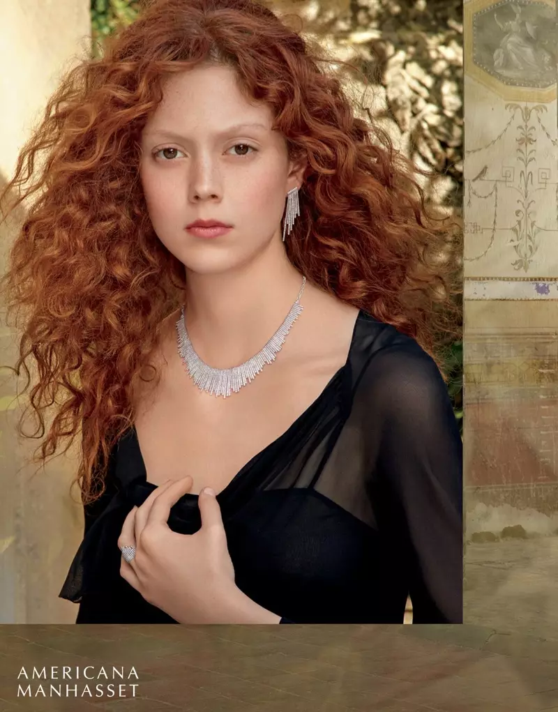 Natalie Westling nosi lase v razkošnih kodrih z nakitom Messika
