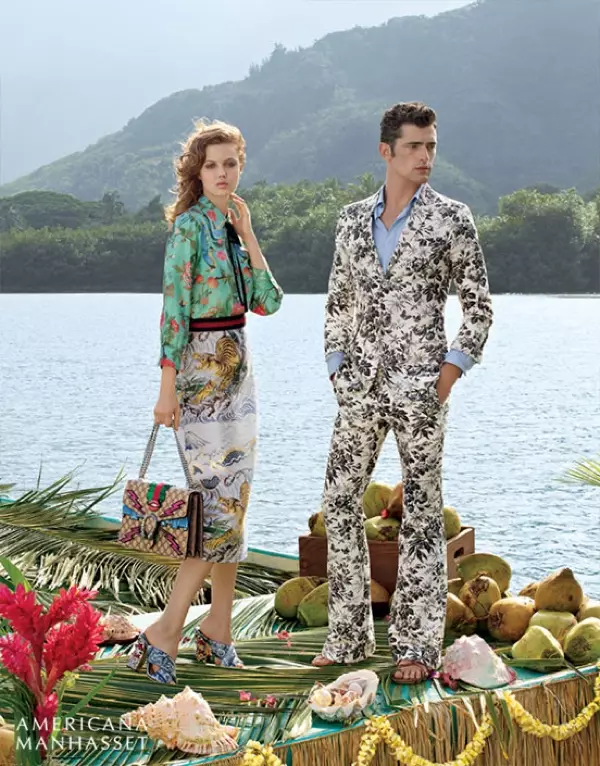 Lindsey Wixson poze ak Sean O'pry nan gade nan koleksyon prentan 2016 Gucci a.