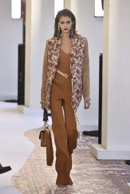 Chloe Channels Modern Hippie for Spring 2019