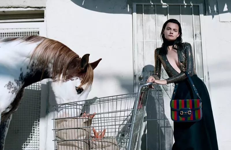 Uma imagem da campanha publicitária da primavera de 2020 da Gucci