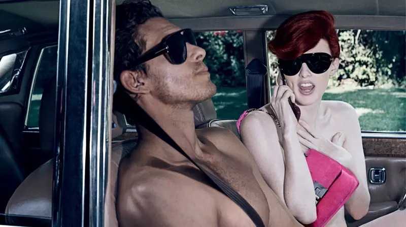 Karen Elson pose avec Adam Senn en lunettes de soleil pour la campagne printemps-été 2018 de Tom Ford