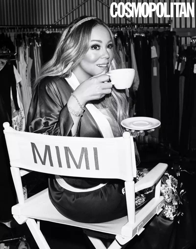 นักร้องสาว Mariah Carey สวมชุดคลุม Olivia von Halle, ชุด Fleur du Mal และที่คาดผม Munnu/The Gem Palace