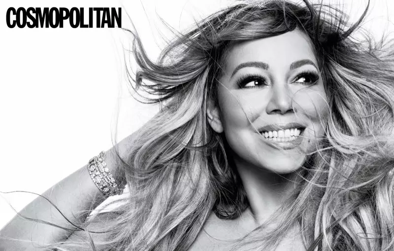 Pronta para seu close, Mariah Carey abre um sorriso