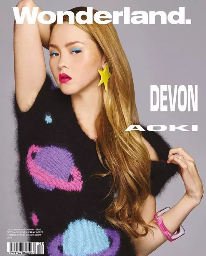 Devon Aoki lässt uns in Jeremy Scott für das Wonderland Magazine doppelt sehen