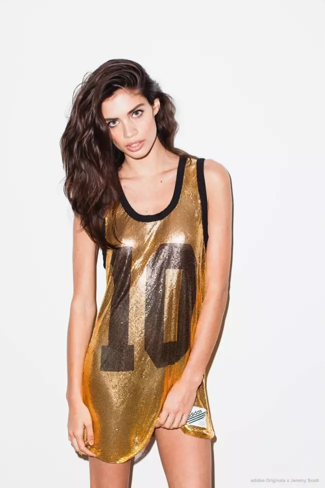 Sara Sampaio pozon për adidas Originals nga Jeremy Scott F/W 2014