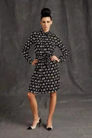 Moschino 2015 yilgi kuzgacha tugallanmagan modani namoyish etadi