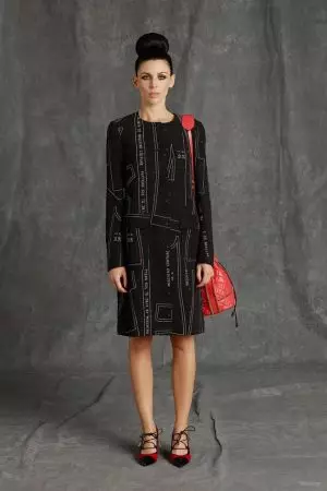 Moschino zeigt unvollendete Mode für Pre-Fall 2015