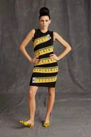 Moschino သည် ဆောင်းဦးအကြို 2015 အတွက် မပြီးဆုံးသေးသော ဖက်ရှင်ကို ပြသသည်။