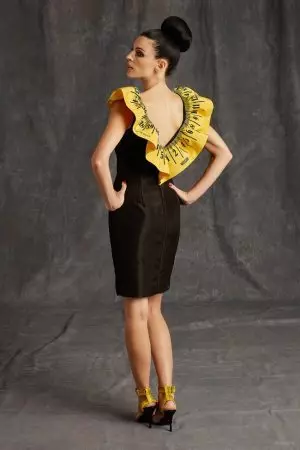 Moschino 2015 Sonbahar Öncesi için Bitmemiş Modayı Sergiledi