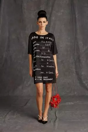 Moschino 2015-нче елның көзенә кадәр тәмамланмаган мода күрсәтә