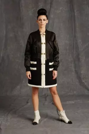 Moschino zeigt unvollendete Mode für Pre-Fall 2015