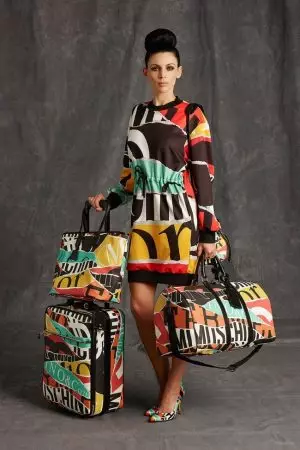 Moschino mostra moda inacabada para o outono de 2015