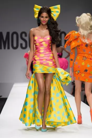 နွေဦး 2015 အတွက် Moschino ၏ Barbie World