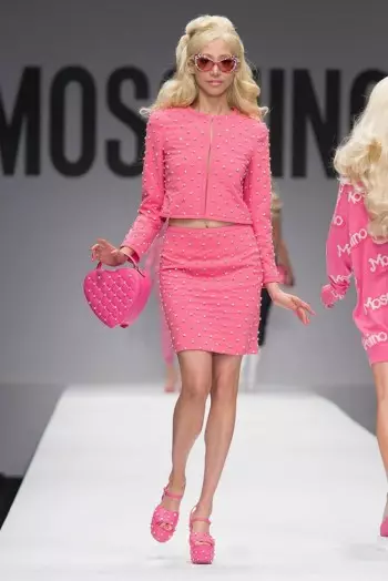 Duniyar Barbie ta Moschino don bazara 2015