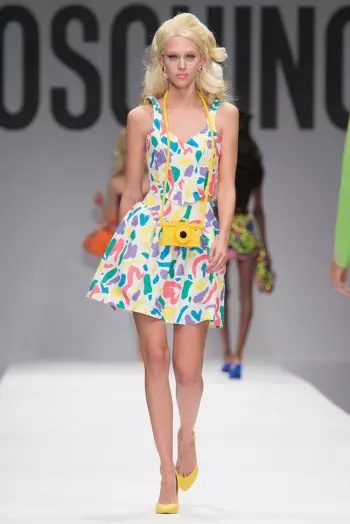 2015 වසන්තය සඳහා Moschino's Barbie World