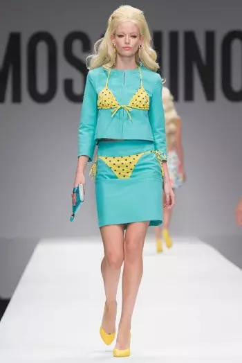 O mundo de Barbie de Moschino para a primavera de 2015