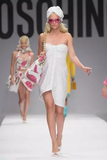 Ҷаҳони Барби Moschino барои баҳори соли 2015