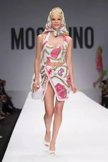 Moschino's Barbie World pou prentan 2015