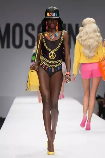 2015 yil bahori uchun Moschinoning Barbi dunyosi