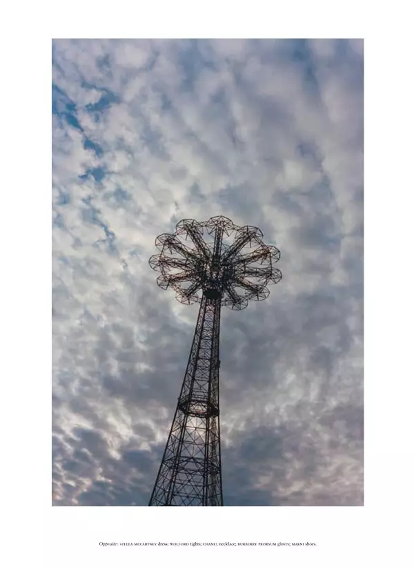 Cara Delevingne utforsker Coney Island for Russh #47 av Tung Walsh