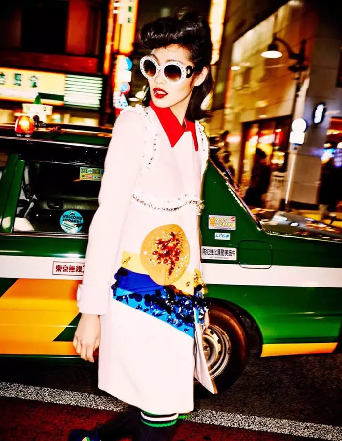 Chiharu Okunugi, Ellen von Unwerth tarafından Vogue Japonya için Tokyo'yu Aldı