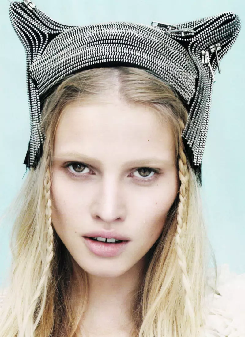 Lara Stone, Mariacarla Boscono & Daoine Eile le Mert & Marcus le haghaidh LOVE #6