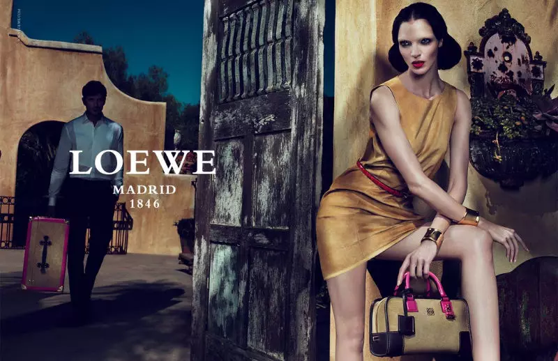 Mariacarla Boscono ho an'ny fanentanana Loewe Loewe 2011 nataon'i Mert & Marcus