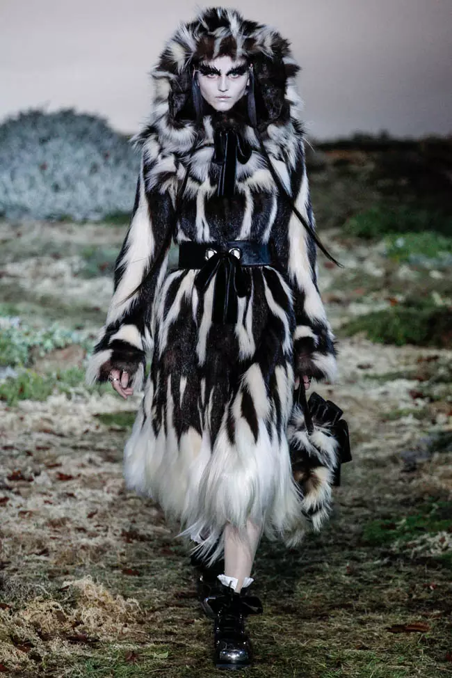 Alexander McQueen Fall/Winter 2014 | Paris Fashion Week