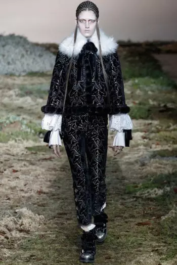 Alexander McQueen Fall/Winter 2014 | Semana sa Fashion sa Paris