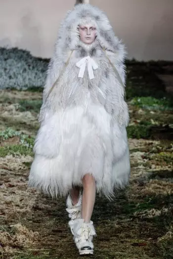 Alexander McQueen Fall/Winter 2014 | Paris Fashion Week