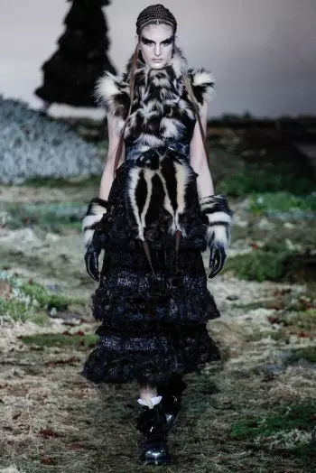 Alexander McQueen Cwymp/Gaeaf 2014 | Wythnos Ffasiwn Paris