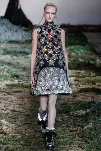 Alexander McQueen Fall/Zima 2014 | Paris Fashion Week