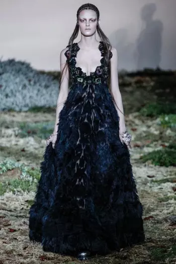 Alexander McQueen Fall/Winter 2014 | Paris Fashion Week