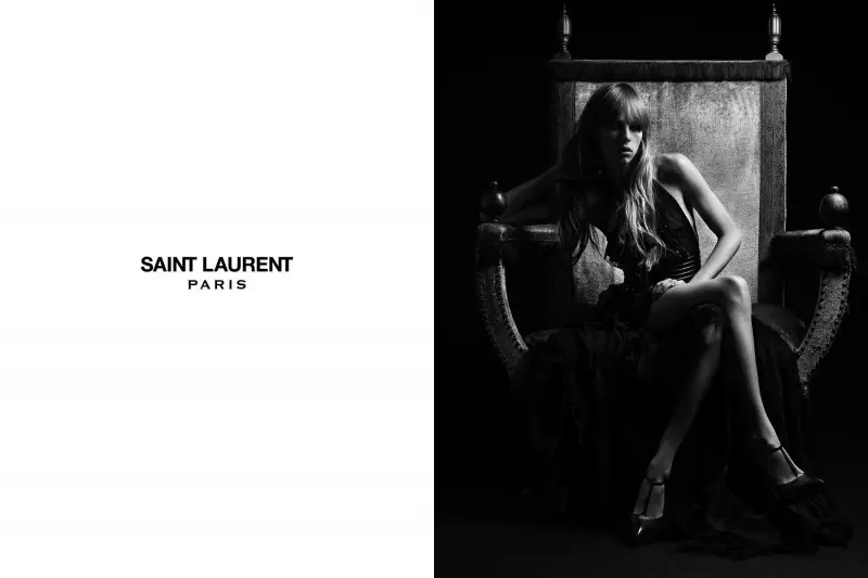 Edie Campbell Ludas en la Kampanjo de Printempo 2013 de Saint Laurent de Hedi Slimaine