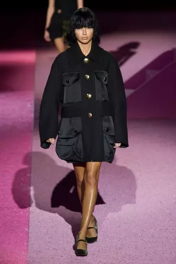 Marc Jacobs Faia Togafiti ma'alili mo le tautotogo 2015