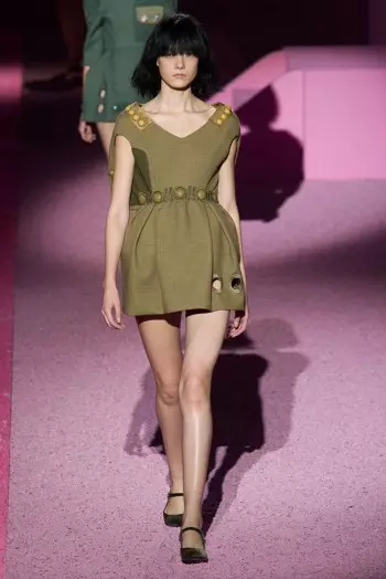 Marc Jacobs 2015-ci ilin Baharı üçün geyimləri sərinləşdirir