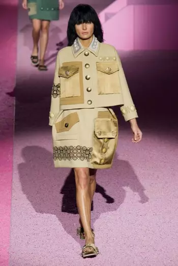 Marc Jacobs faz uniformes legais para a primavera de 2015