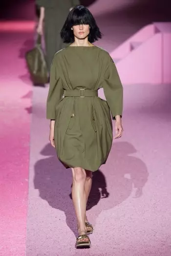 Marc Jacobs 2015-ci ilin Baharı üçün geyimləri sərinləşdirir