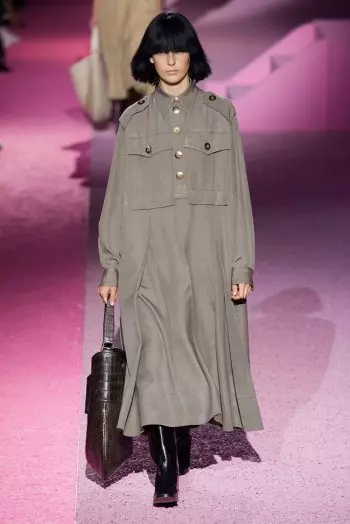 Marc Jacobs 2015-ci ilin Baharı üçün geyimləri sərinləşdirir