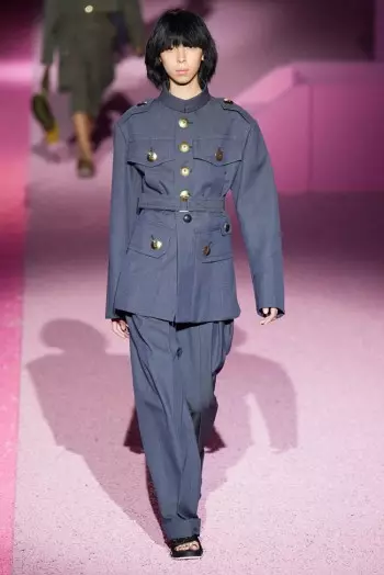 Marc Jacobs 為 2015 年春季打造酷炫制服