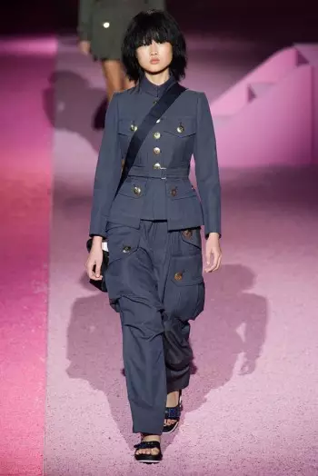 Marc Jacobs 2015-ci ilin Baharı üçün geyimləri sərinləşdirir