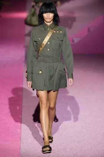 Marc Jacobs macht Uniformen für das Frühjahr 2015 cool