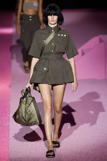 Marc Jacobs 2015-ci ilin Baharı üçün geyimləri sərinləşdirir